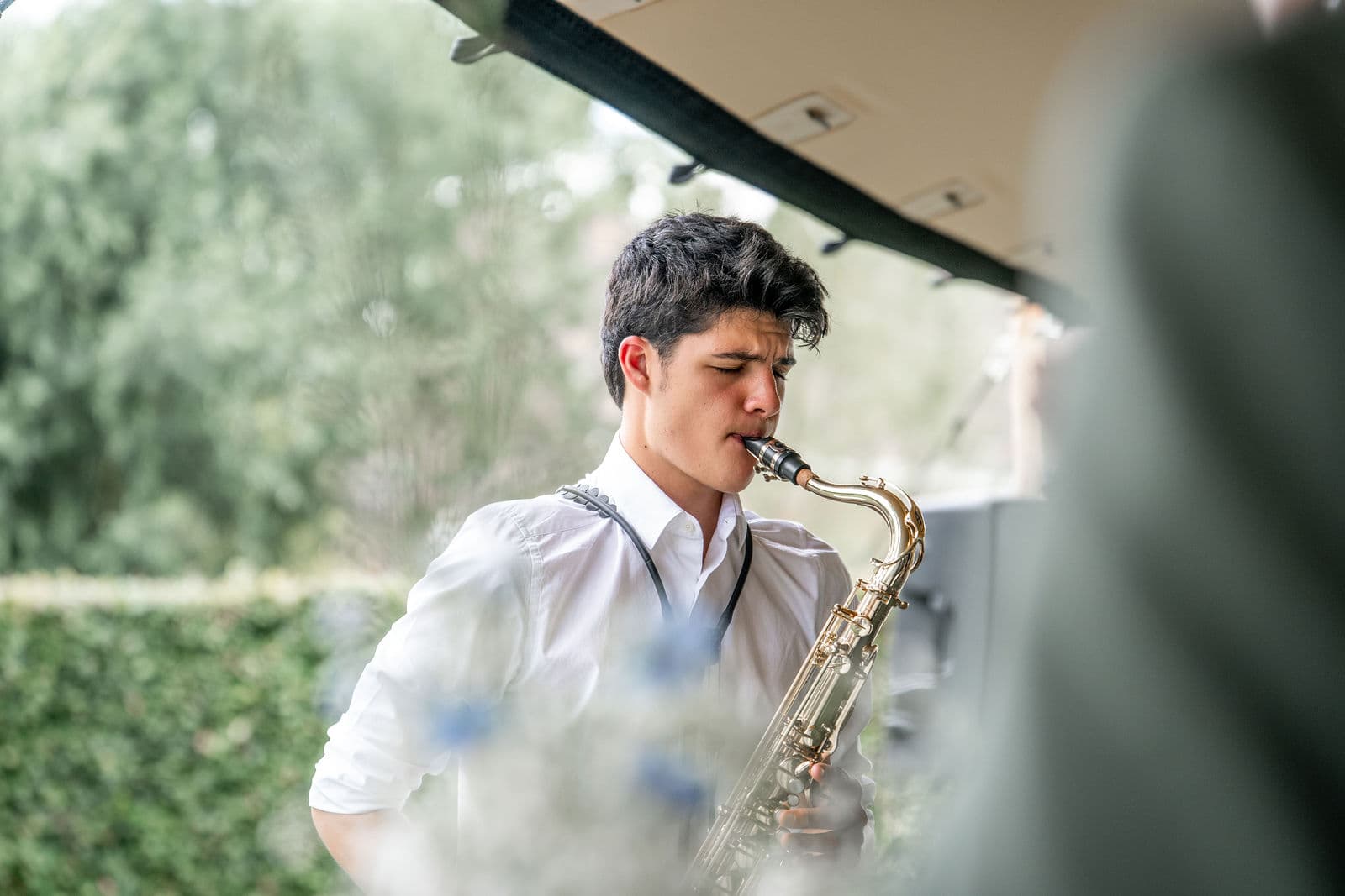 Louis Apers playing tenor saxophone at an outdoor wedding reception